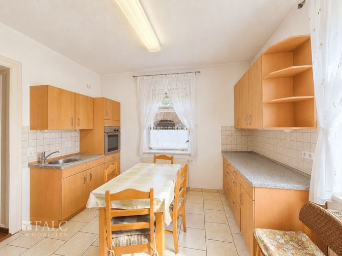 Großzügiges Anwesen mit historischem Wohnhaus und viel Potenzial - FALC Immobilien – Küche