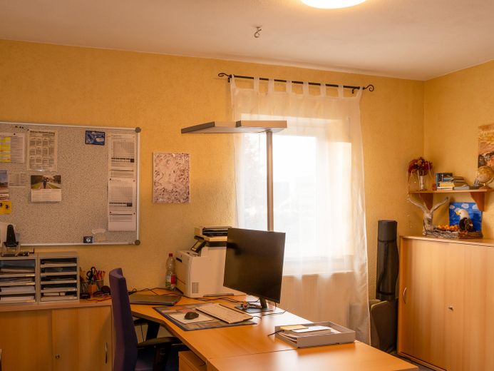 Wohn- & Geschäftshaus in Langenargen – Ideal für Freiberufler, Home-Office, Teilvermietung – Masterbüro im Obergeschoss
