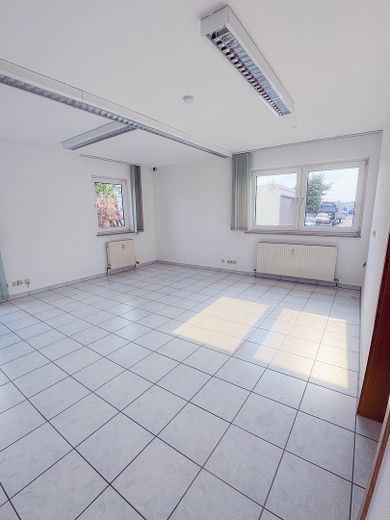 Bürofläche mit 5 Räumen im Gewerbegebiet Schwadermühle in Cadolzburg – ab sofort verfügbar – Raum 3