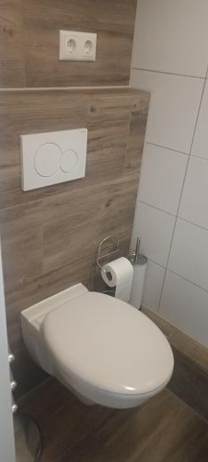 Kernsanierte Souterrain Wohnung möbliert – Foto 4