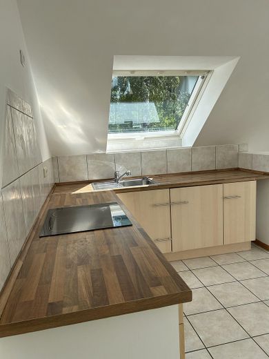 Schöne 2-Zi-Wohnung m.Balkon,Grün-& Blicklage,Kfz-Stellplatz,Keller.Am Schäfersberg-Niedernhausen – Wohnzimmer vom Flur aus