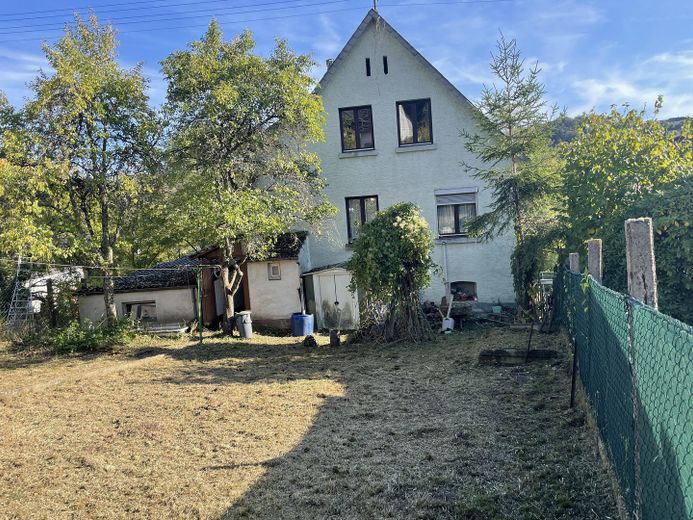 Wolnostojący dom jednorodzinny z garażem i ogrodem – Gartenansicht