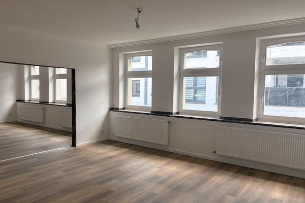 Renovierte 3-4 Zimmerwohnung in der Fußgängerzone! Provisionsfrei!