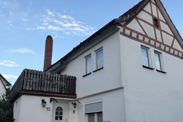 Kleines Fachwerkhaus mit besonderem Charakter und zusätzlicher Scheune im Sinntal