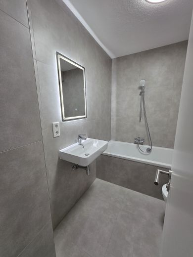Frisch kernsanierte 3-Zimmer-Wohnung in Nürnberg | 67 m² | Garage im Innenhof – Bad