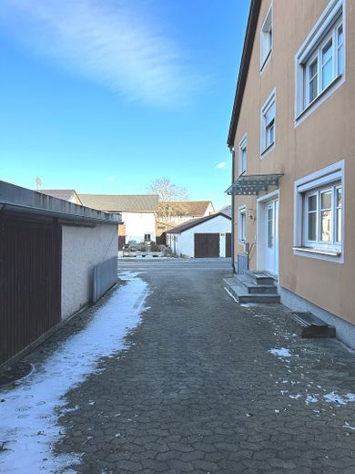 Zufahrt, Garage und Eingang