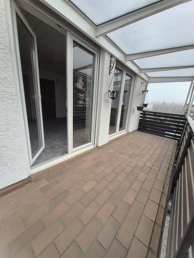 **WER KÜSST MICH WACH und SCHENKT mir wieder LEBEN, LIEBE & FAMILIENGESCHICHTEN ?** – LOGGIA OG original