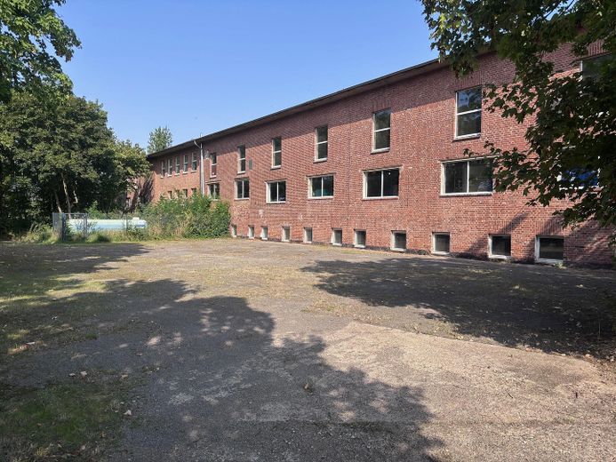 Außen mit Stellplatz 2