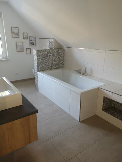 Charmantes Einfamilienhaus in ruhiger 2. Reihe – Vollbad OG