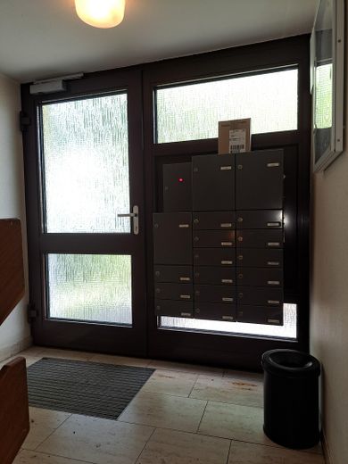 Sehr gut geschnittene, helle 2-Zimmer-Wohnung mit Balkon und Tiefgaragenstellplatz zu verkaufen – Briefkästen