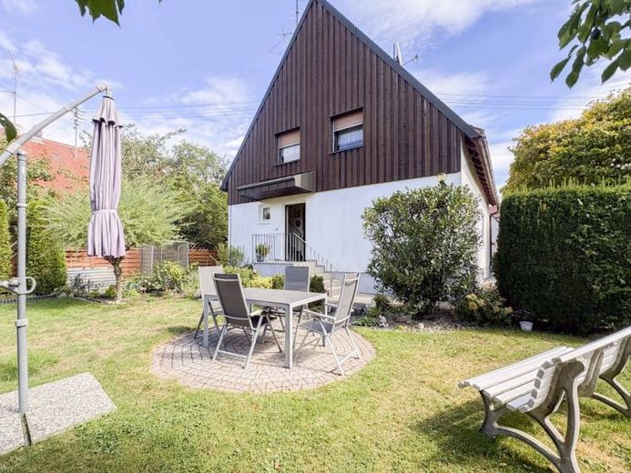 Gestalten statt Kompromisse machen – Zweifamilienhaus mit Traumgarten in Wulfertshausen – Foto 1
