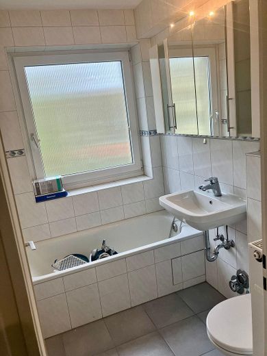 Renovated, light-filled 3-room apartment near the Grombühl University Hospital – Neues Badezimmer