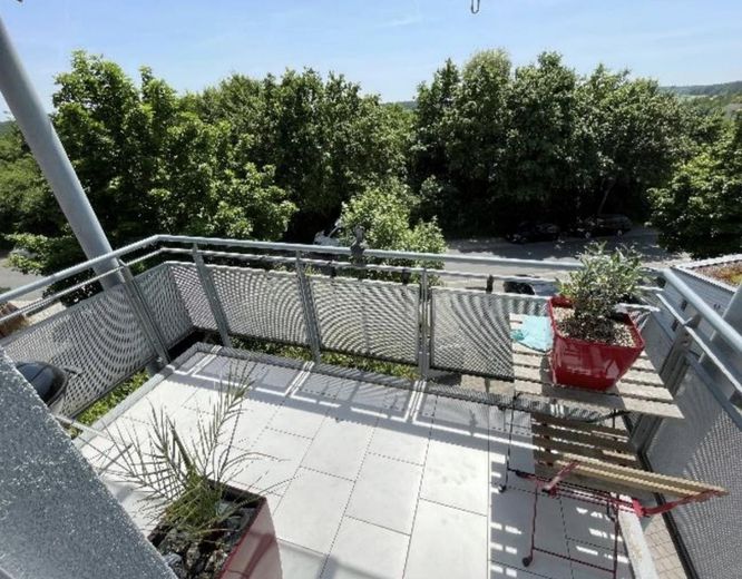 Appartement en duplex avec galerie unique, balcon orienté sud et vue dégagée sur la vallée de la Bibert – Photo 4
