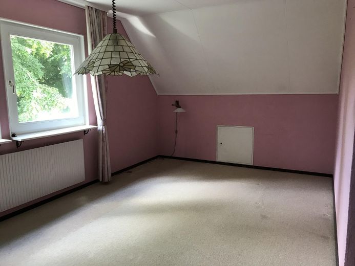 Ruhige Lage mit grossem Garten am Ende einer Sackgasse – Schlafzimmer im OG