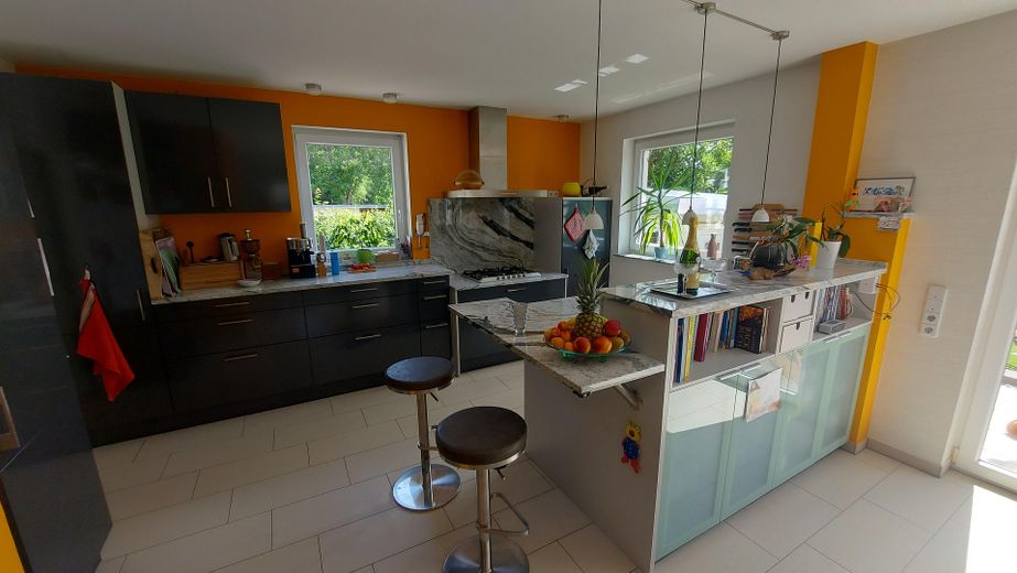 Traumimmobilie Zweifamilienhaus zentrale Lage in Falkensee – offene Küche Wohn_1