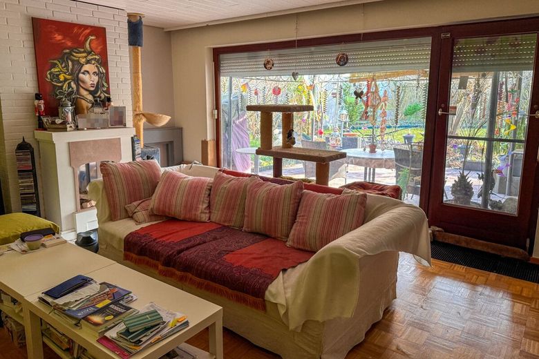 Wohnen auf einer Ebene - Bungalow mit 3 Zimmern, Carport sowie Garage und großen Garten in Garlstedt – Wohnzimmer