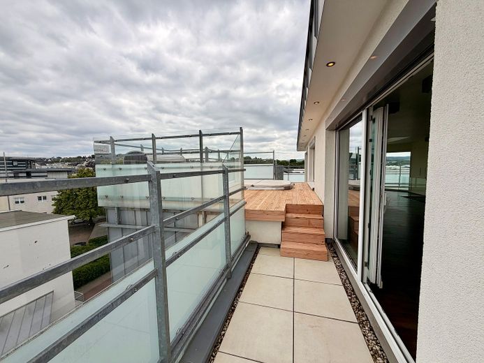 Limburg şehir merkezinde lüks penthouse – 196 m², katedral manzarası, whirlpool ve Gaggenau mutfak – Ausgang Küche