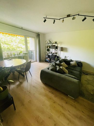 Kernsanierte Wohnung mit Blick auf Goethepark – Zimmer 1 (Wohnzimmer)