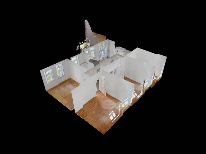 Historischer Charme trifft Wohnkomfort – 4-Zimmer-Altbauwohnung mit Balkon – Dollhous