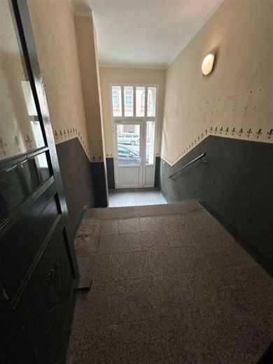 Kompakte DG 3-Zimmer mit Aufzug, Laminat, Dachbalkon und Eckwanne in guter Lage! – IMG_8672