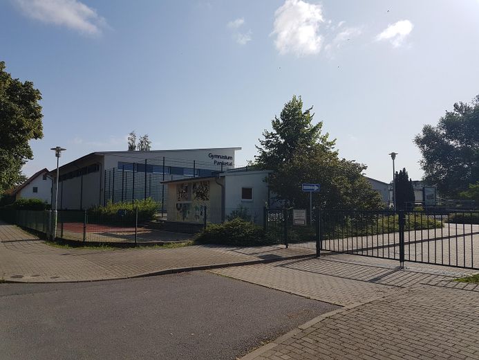 Erstbezug in Zepernick – Provisionsfreie KfW-40-EE Stadtvilla auf über 1.000 m² Grundstück – Umgebung Privat Gynamsium
