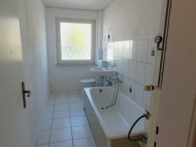 4-Zimmer-Eigentumswohnung 84m² mit Balkon &amp; Fernblick - sofort bezugsfrei in Idar-Oberstein – SB5 Badezimmer