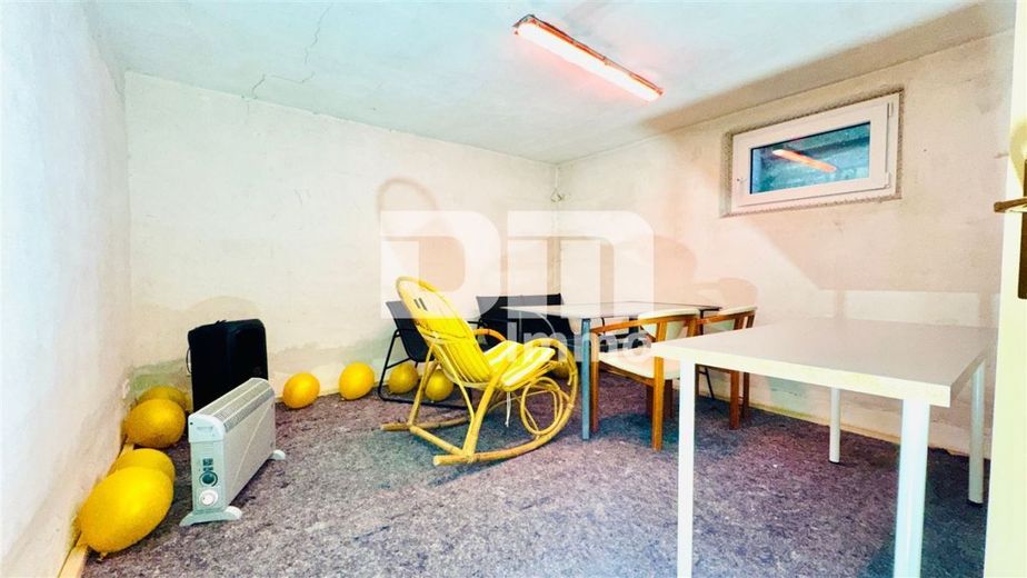 Gepflegtes Ein / Zweifamilienhaus mit Doppelgarage in begehrter Ortsrandlage von Zierenberg – KG Vorratskeller
