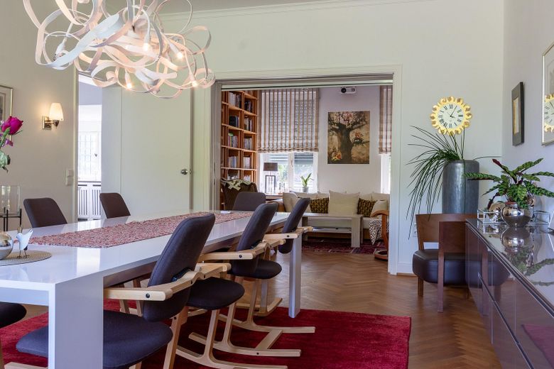 Hochwertiges Einfamilienhaus, 228 Wohnfl., 3 Etg., 5 Schlz., Terrasse, 2 Balkone, 3 Bäder & Sauna – फोटो 7