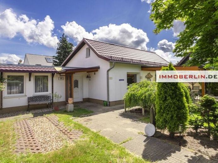 IMMOBERLIN.DE - Sehr sympathisches Haus zwischen Wasser & Wald in familienfreundlicher Lage – Foto 1