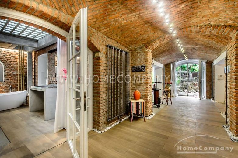 Sehr exklusiv möblierte 6-Zimmer-Souterrain-Wohnung mit schöner Terrasse in der Maxvorstadt – 083ba1e92ae8ee80b469b0ff1dedf3ba5bd19a6a.jpg