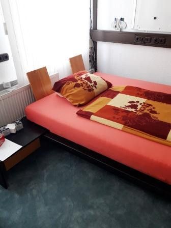***Traumhaftes Haus mit Whirlpool zwischen Köln und Bonn – Wohnen – Doppelbett Erdgeschoss