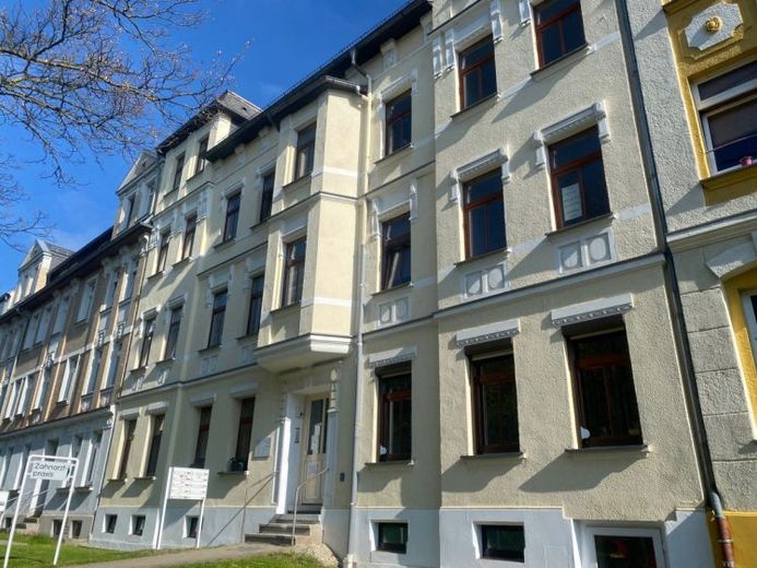 Raumwunder im 1. OG / großer Balkon an der Küche / Bad mit Fenster – Foto 1