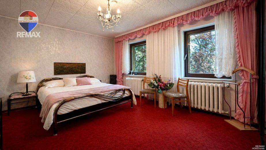 Casa unifamiliare bungalow a Berlino-Karow con cantina, garage, terreno di 1.006 m² | potenziale di ampliamento | si richiede la vostra offerta nel procedimento digitale! – Schlafen - Darstellung optimiert (Möblierung)