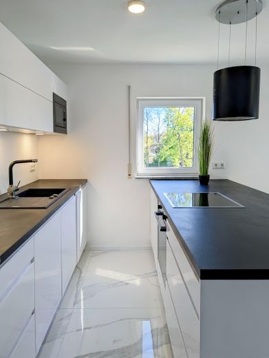 Hochwertig voll möblierte 2-Zimmer-Wohnung mit Dachterrasse, Tiefgarage & Garten in München Nord – Foto 8