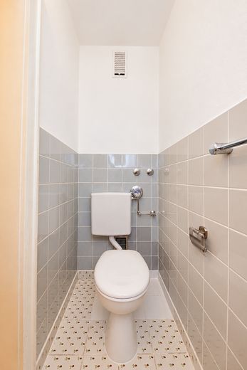 Ruhige 3-Zimmer-Wohnung in Harlaching mit zwei Balkonen und Grünblick – Separates Gäste-WC