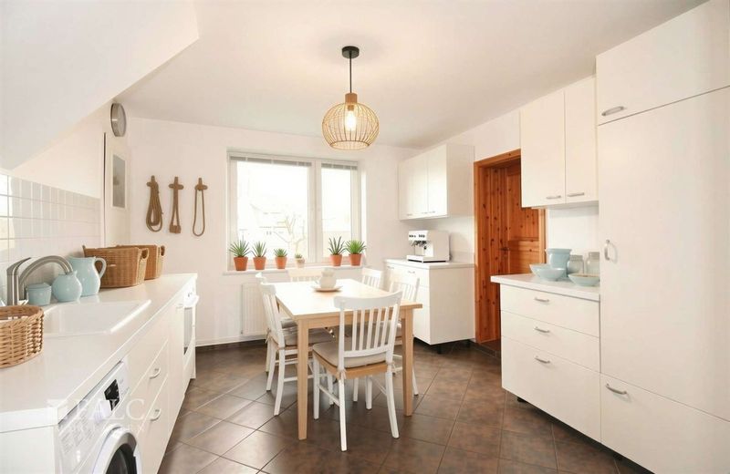 +++ Charmante DHH mit sonnigem Hof - Ihr neues Zuhause! +++ – Küche I