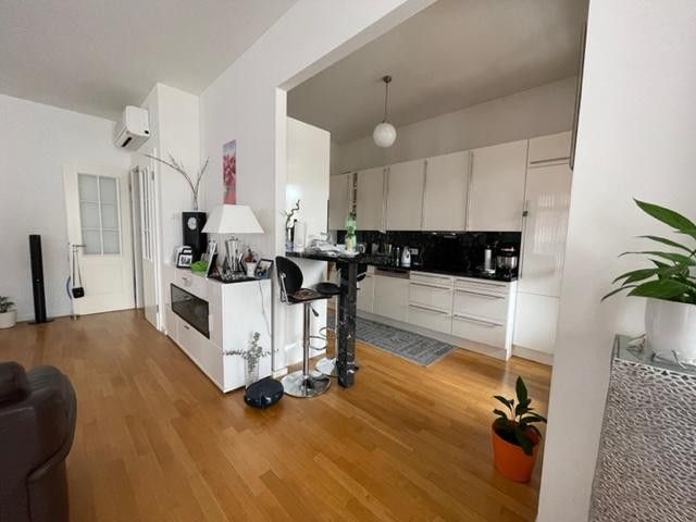 Exklusieve 3 Zimmer Wohnung mit Loggia, Stellplatz, Fußbodenheizung, Gäste WC, Klimaanlage – Küche