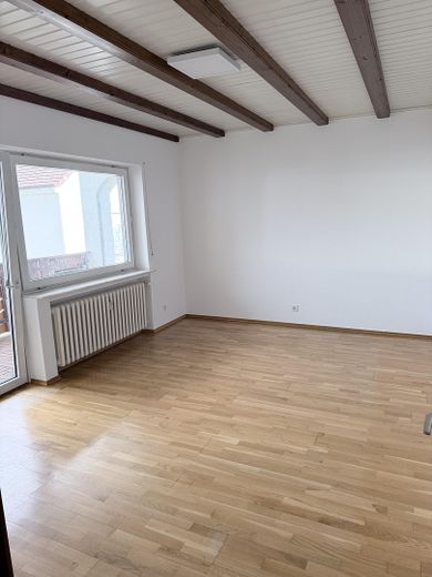 Großzügige, frisch teilrenovierte 104 qm² Erdgeschoßwohnung mit Balkon in Fronhausen – Esszimmer