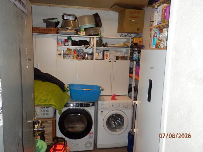 Einfamilienhaus mit Pool & Saunahaus und viel Privatsphäre – HWR mit Waschmaschine usw.