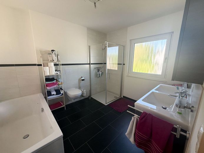 ++ Provisionsfrei ++ Doppelhaushälfte mit traumhaftem Ausblick in Weichs – Badezimmer