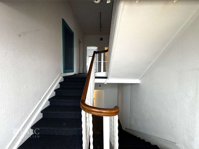 Sanierungsobjekt mit variablen Nutzungsmöglichkeiten – Treppenhaus
