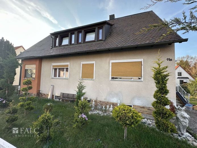 Dreifamilienhaus mit großem Grundstück in Stein bei Nürnberg – Haus Straßenseite