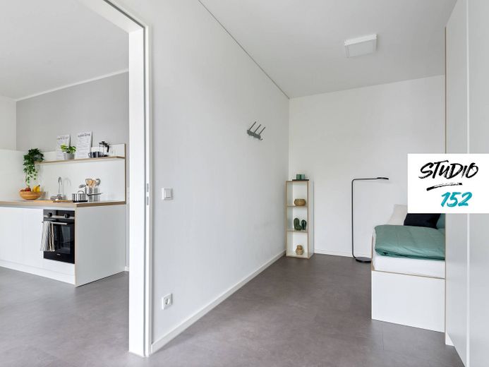 TYLKO DLA STUDENTÓW: Studio 152 – nowoczesny pokój w mieszkaniu 2-osobowym ze wspólną kuchnią, CZYNSZEM ALL-IN, ITP. w dzielnicy Rheingauviertel w Wiesbaden – Ansicht II: Schlaf- und Arbei…