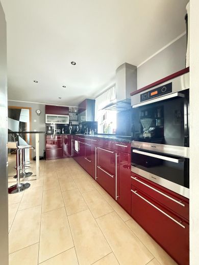 Straordinaria casa unifamiliare moderna con doppio garage – Küche