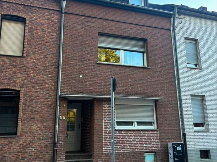 Sanier Bedürftiges Mehrfamilienhaus mit Gewerbefläche in Aachen Eilendorf – फोटो 1