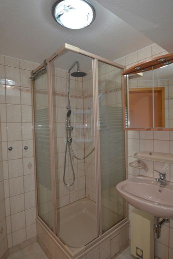 5 Zimmer Maisonett-Wohnung mit 2 Bädern und ca. 124 m² Wohnfläche im beliebten Langerfeld – Duschbad oben