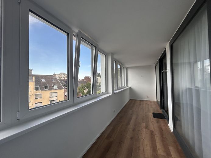 Sanierte und großzügige 2,5 Zimmer-Wohnung mit Wintergarten! – Foto 9