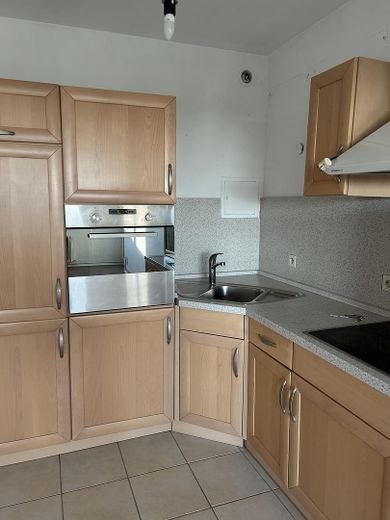 Provisionsfrei, modernisierte 2-Zimmer-Wohnung mit Skylineblick in Liederbach – Einbauküche