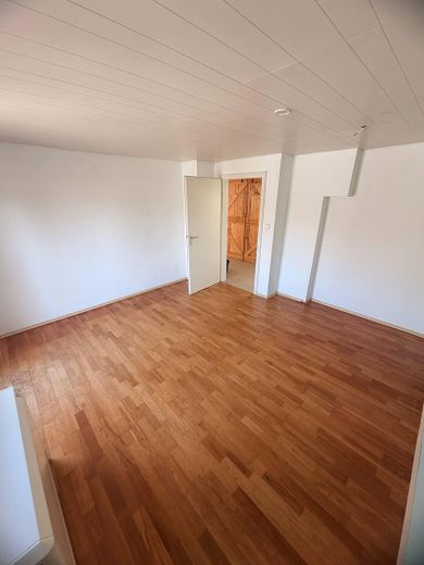 Stuttgart-Büsnau’nun en iyi konumunda çok yönlü çok aileli ev! Hemen taşınmaya hazır ve komisyonsuz! – DG - Zimmer 1