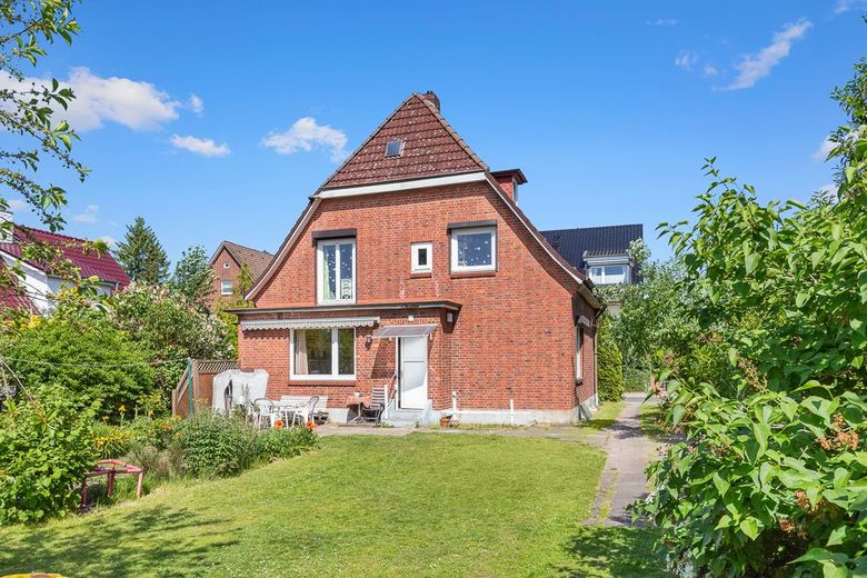 Einfamilienhaus mit Charme in traumhafter Anliegerstraße von Hamburg-Rahlstedt – Ansicht vom Garten